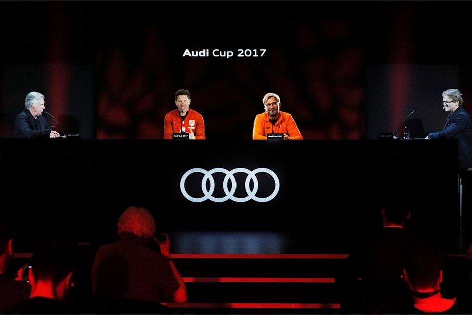 Jürgen Klopp and Diego Simeone as holograms at the press conference for the Audi Cup 2017