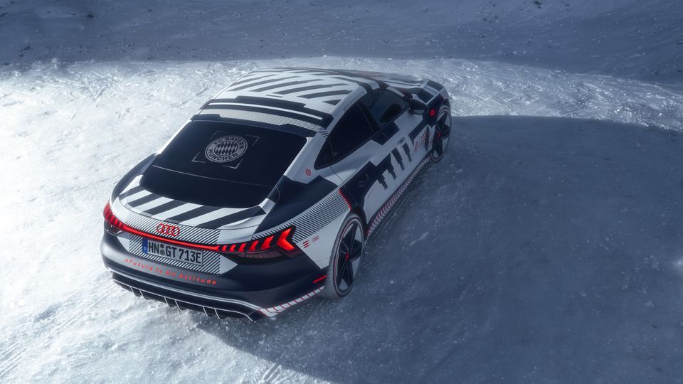 The Audi RS e-tron GT with FC Bayern Champions Leage special foiling from above