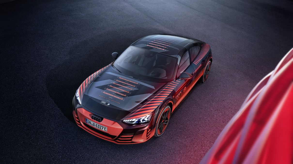The Audi RS e-tron GT FC Bayern concept from above
