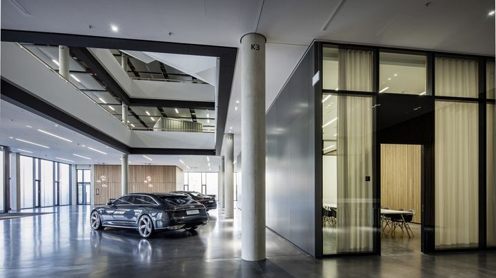 Standort Ingolstadt: Das Audi Design Center bietet auf 37.180 qm idealen Raum für 600 Mitarbeiter_innen. Diese arbeiten in enger Zusammenarbeit mit anderen Fachbereichen an innovativen Serienmodellen und Showcars.