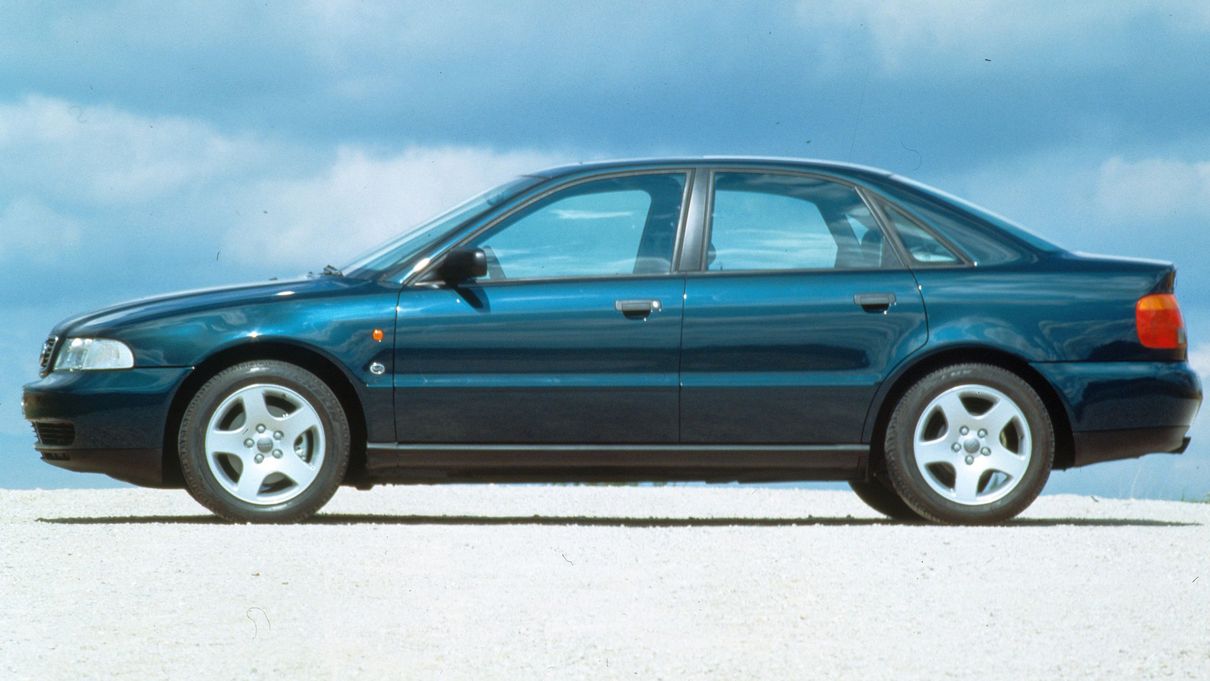 Audi A4 (blau, 1.8) - Seitenansicht (links)
