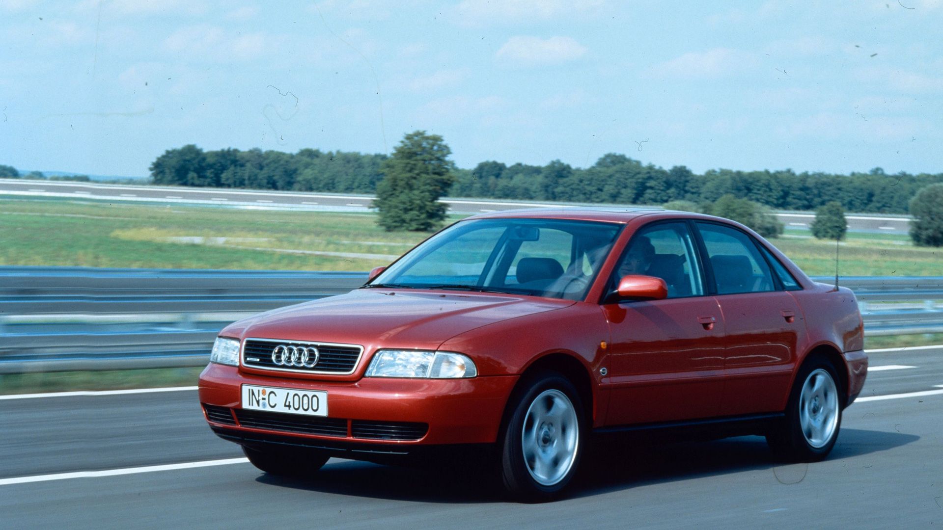 Audi A4 (rot, V6 2.8 quattro) - Fahraufnahme