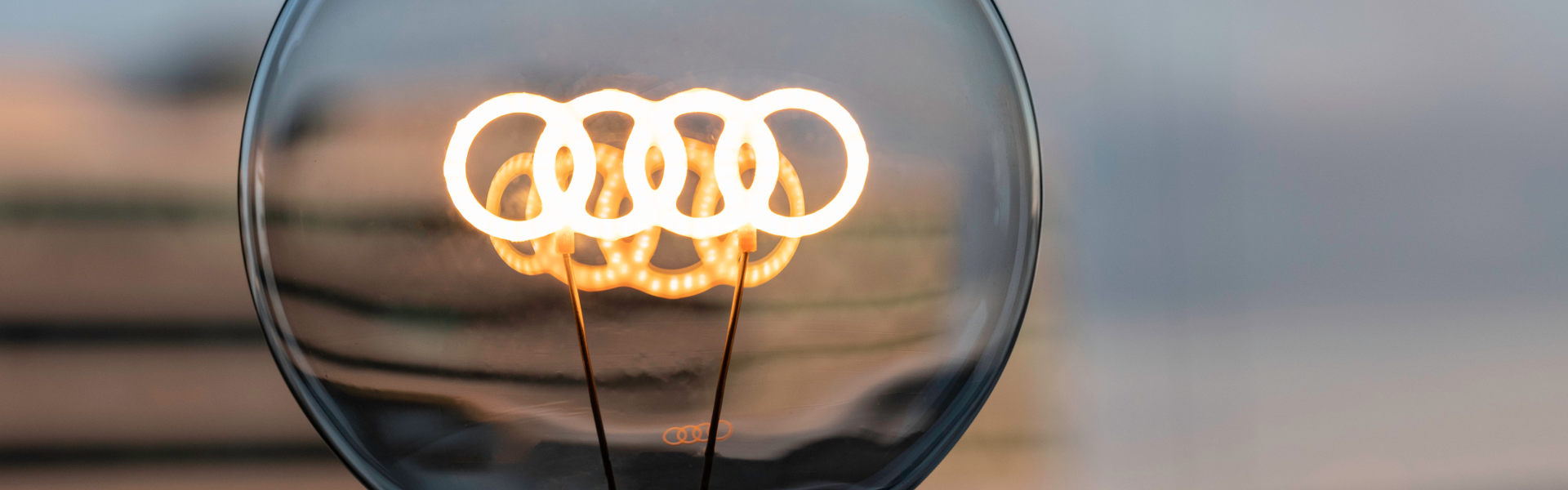 Light bulb with the four rings from Audi