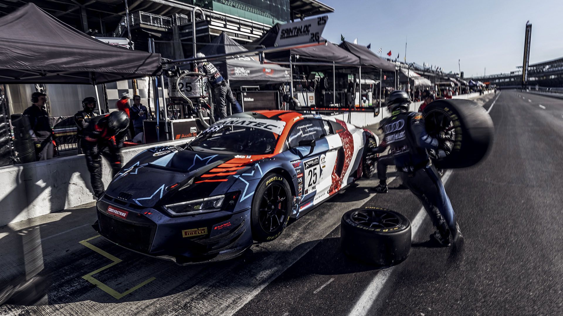Audi R8 LMS at the pitstop