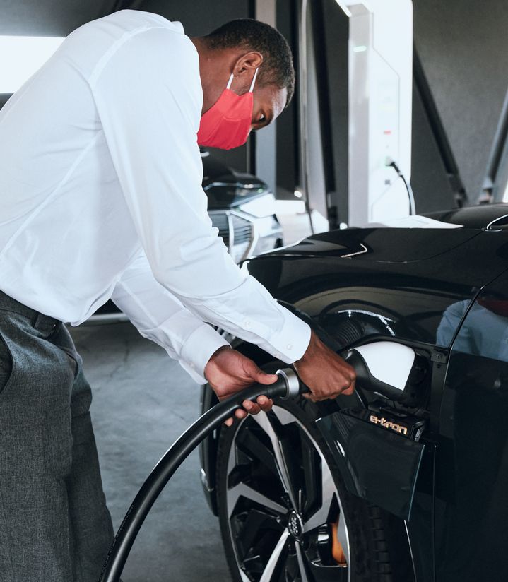David Alaba is testing how easy electric refueling is.