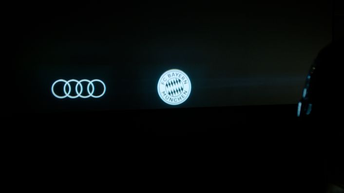 Special message with the Audi digital matrix light