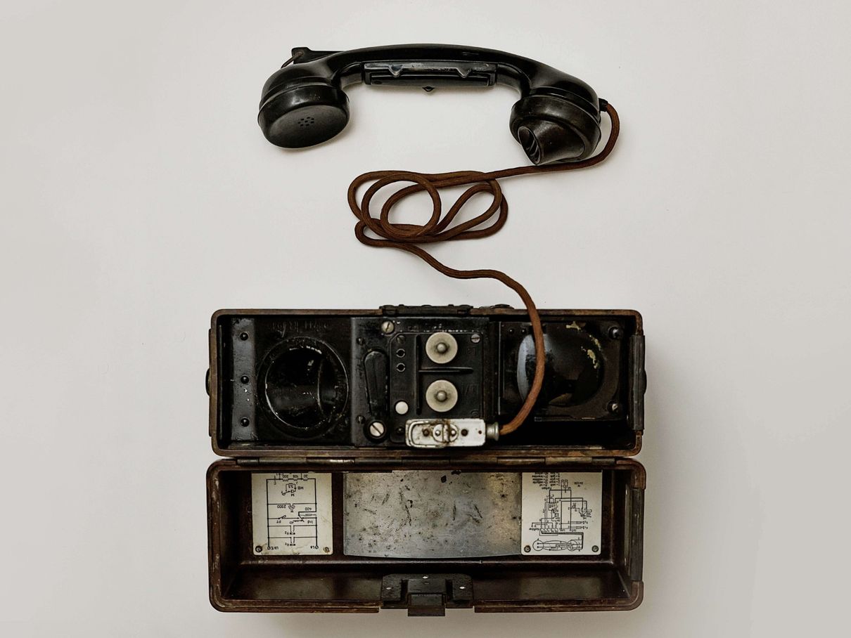Antikes Telefon mit Schnur