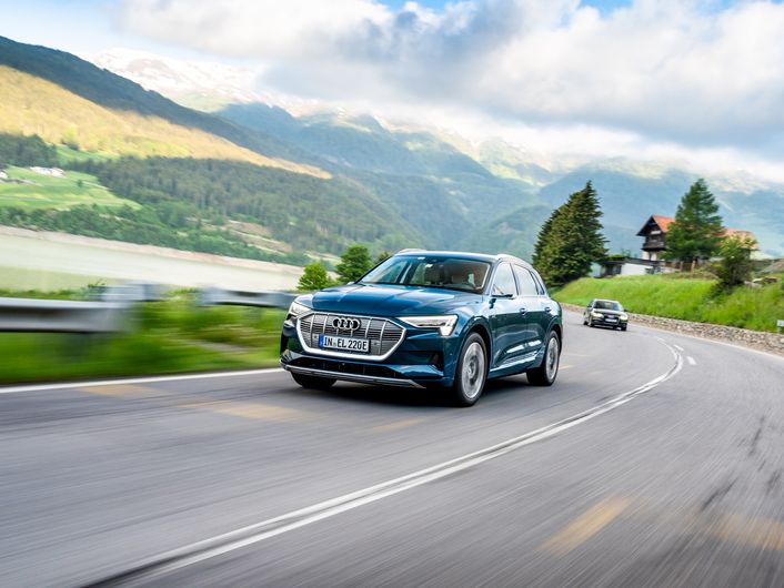 Borderless e-mobility: through Europe with the Audi e-tron
