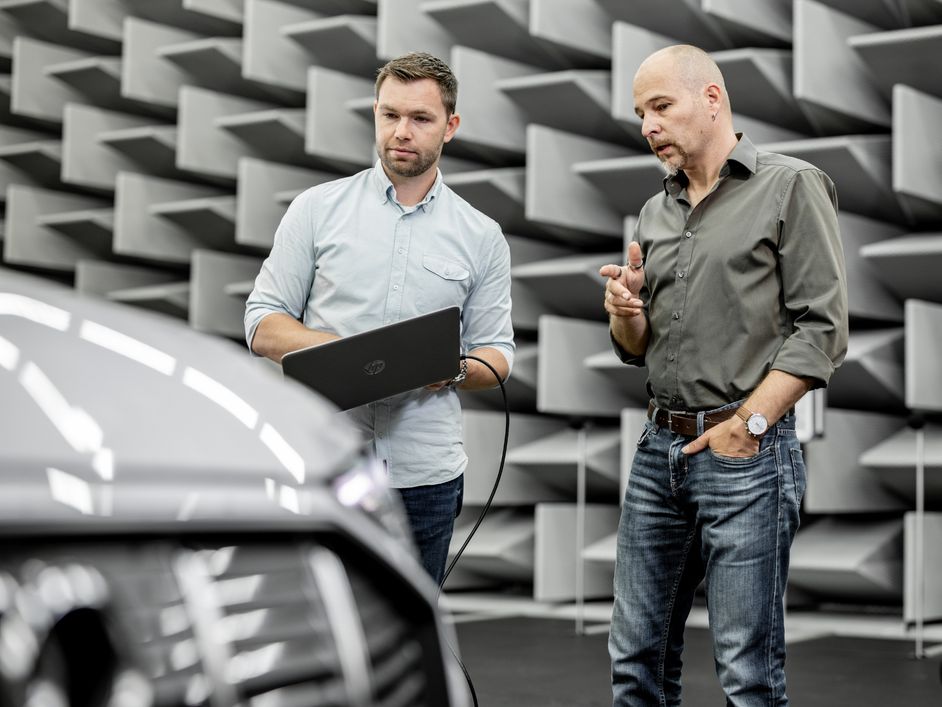 Dr.-Ing. Stephan Gsell (links) und Rudolf Halbmeir, Audi Sounddesigner