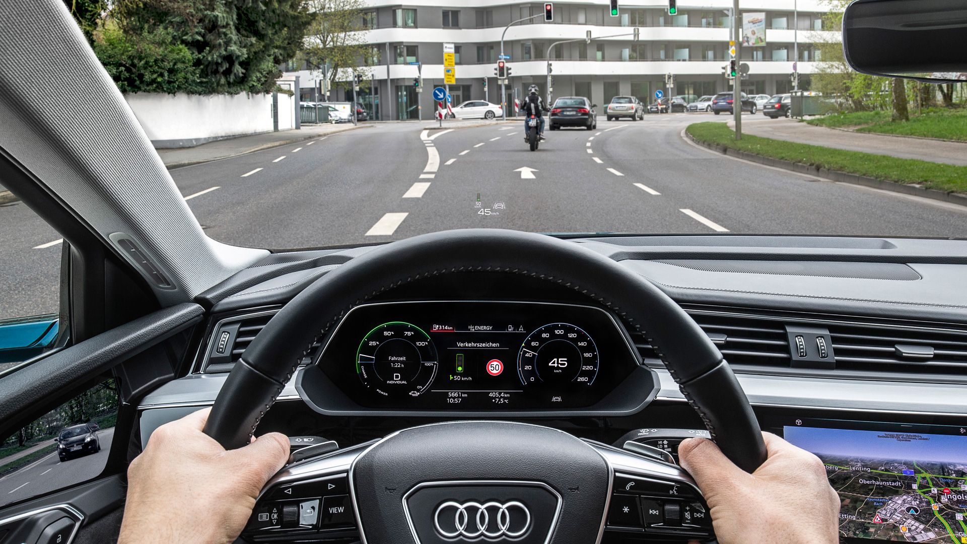 Intelligentes Cockpit: Audi-Fahrer sehen, bei welcher Geschwindigkeit sie die nächste grüne Ampel erreichen.