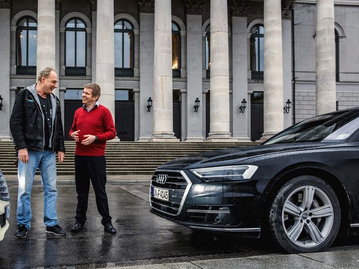 A duel in the Audi A8: HERE navigation vs. taxi driver