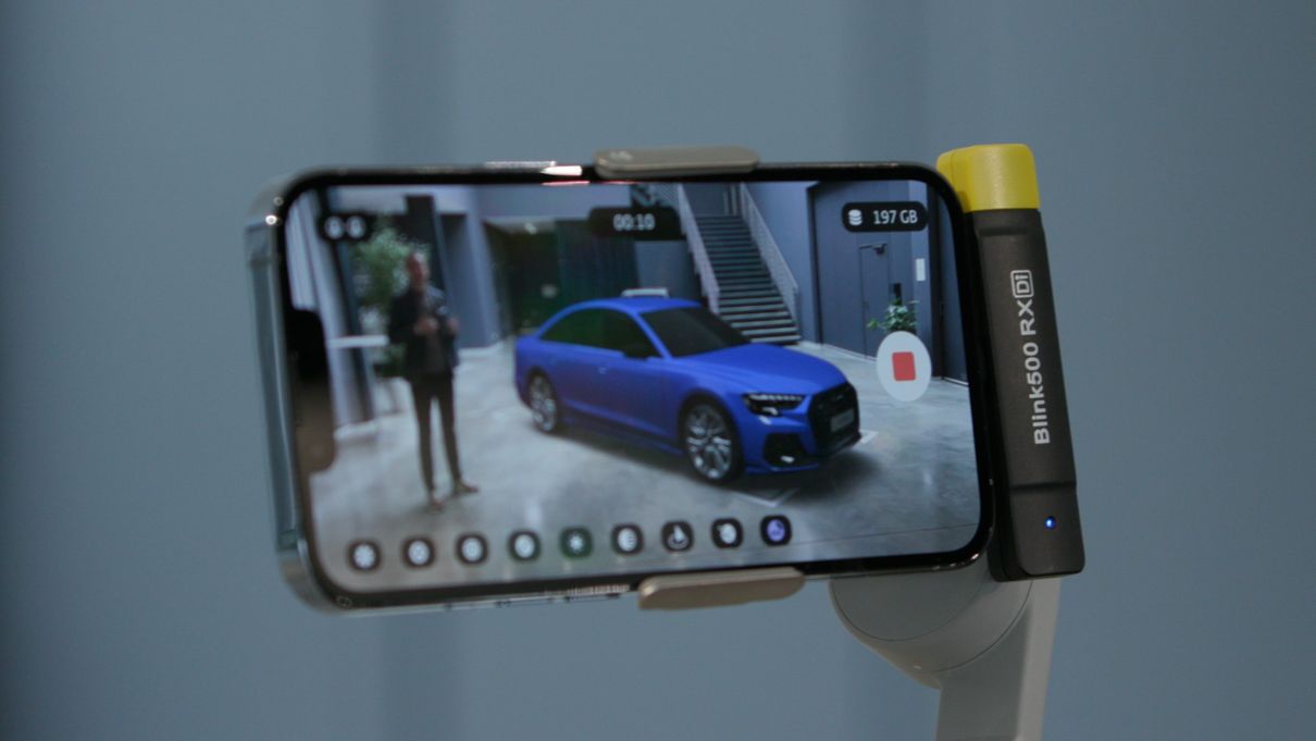 Audi A8 Virtual Reality on mobile phone