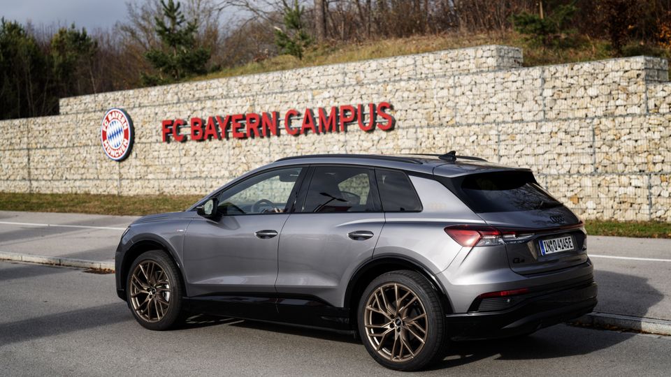 Grey Audi in front of the FC Bayern Campus