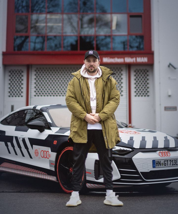 Mitja Lafere and the Audi RS e-tron GT FC Bayern Edition are ready to go.