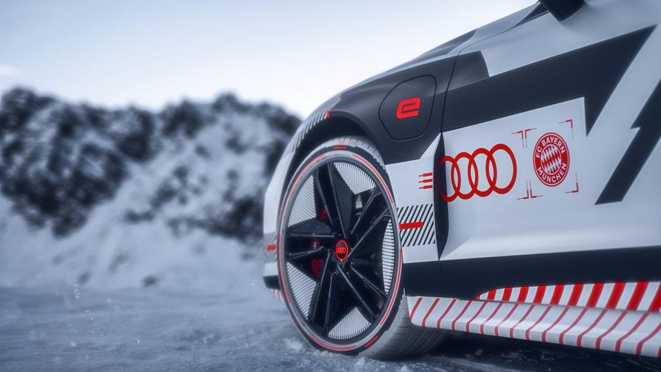 Linker Kotflügel mit Audi Logo
