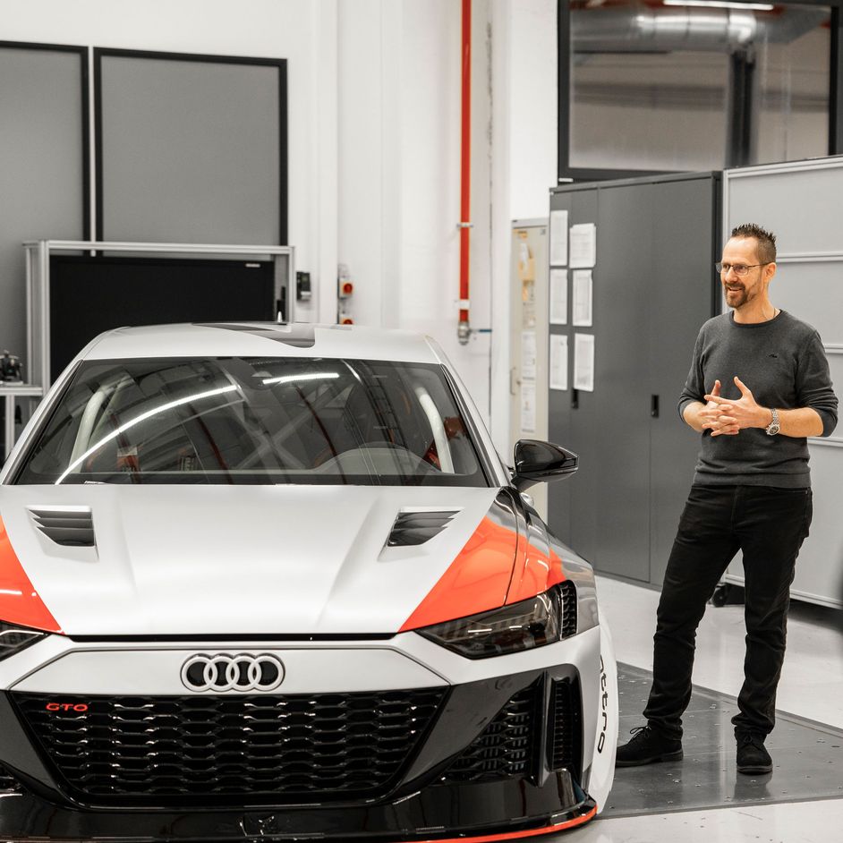 Timo Engler stands next to the new RS6 Avant GT