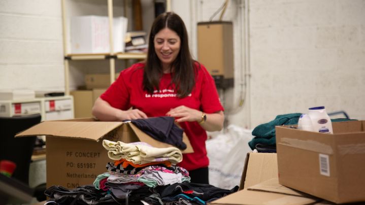 Audi employees collect clothing and materials for refugee centres