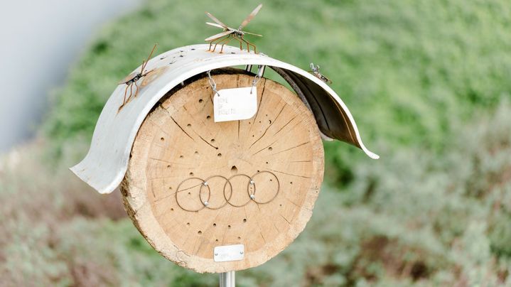 Apprentices build insect hotels at the Audi site in Neckarsulm.
