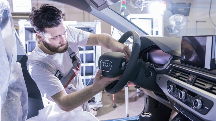 Installation of the airbag at Audi A4
