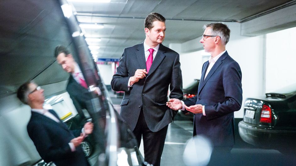 Lukas Neckermann und Dr. Volker Kaese, Audi, beim Audi Stakeholder-Forum 2016 in Brüssel