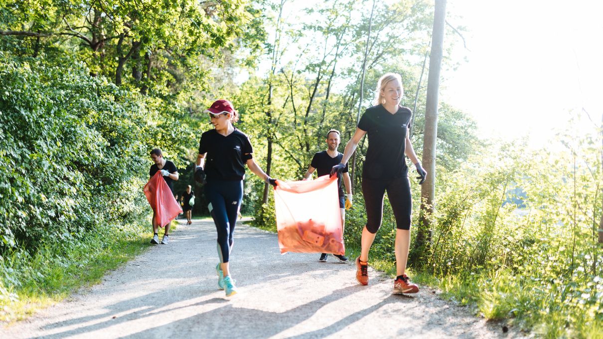 As part of the Volkswagen Climate Day event in honor of Earth Day, plogging – a combination of jogging and picking up litter – was one of the activities on the agenda.
